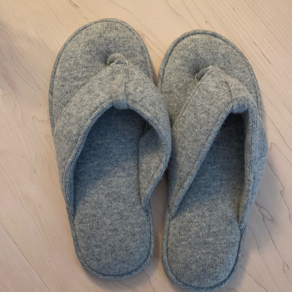 Cashmere thong slipper 8/9 new